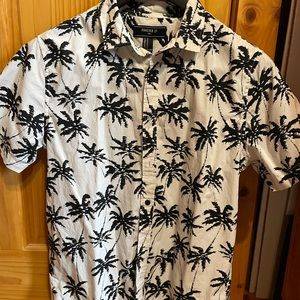 Men’s size medium Black and white shirt